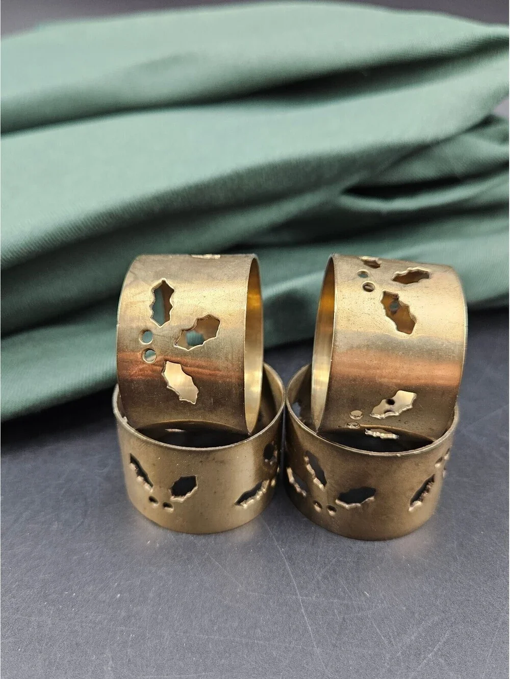 4 Vintage Brass Holly Napkin Rings and 4 Green Napkins
